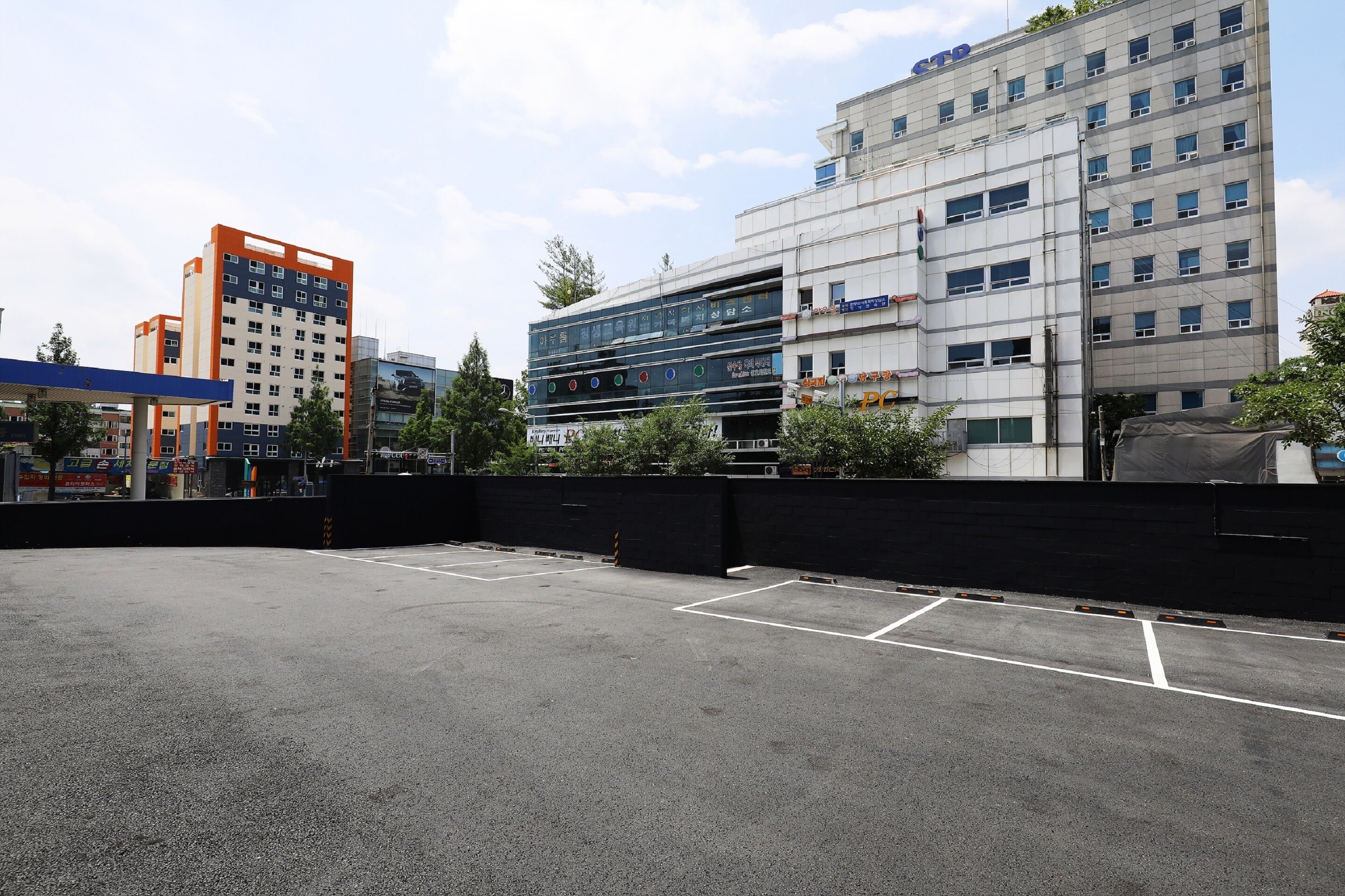 wheelchair-accessible van parking