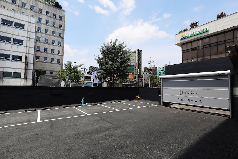 Hotel Urban Brown