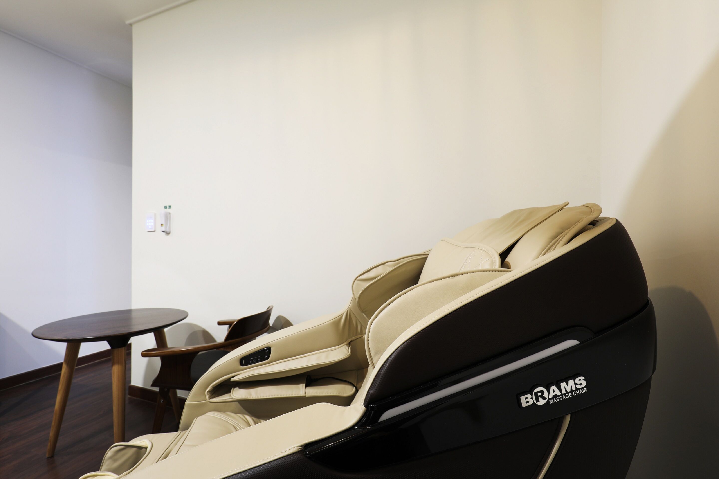 suite (no.8): styler/double size spa tub/free netflix | massage in accommodation