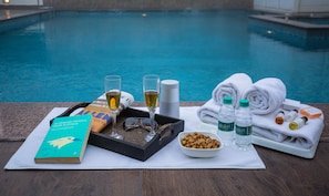 2 outdoor pools