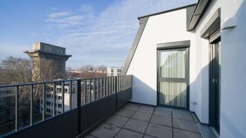 Deluxe Apartment (2 Bedrooms and 1 Living Room) | Balcony view