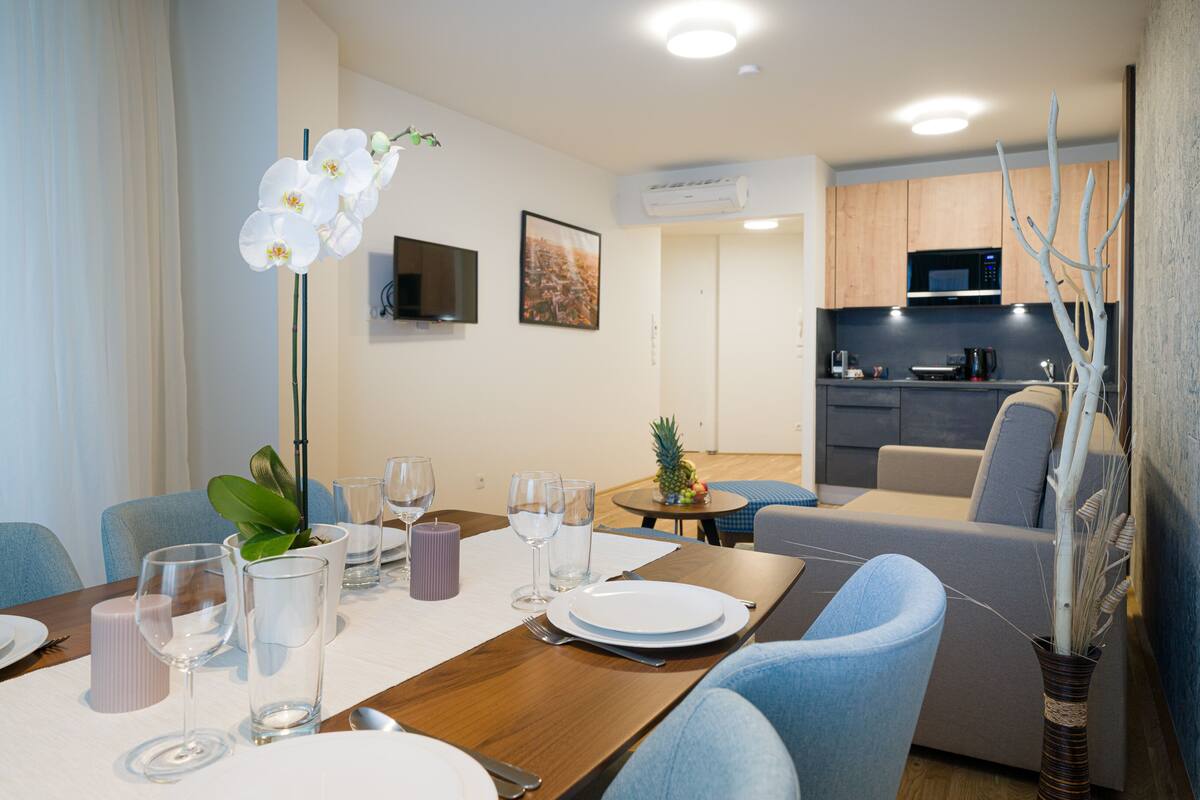 Deluxe appartement (Top 6) | Dineren in de kamer