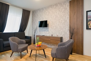 Deluxe Apartment (Top 35) | Living area | 32-inch Smart TV with cable channels, TV, heated floors - myApartments Vienna (Vienna)