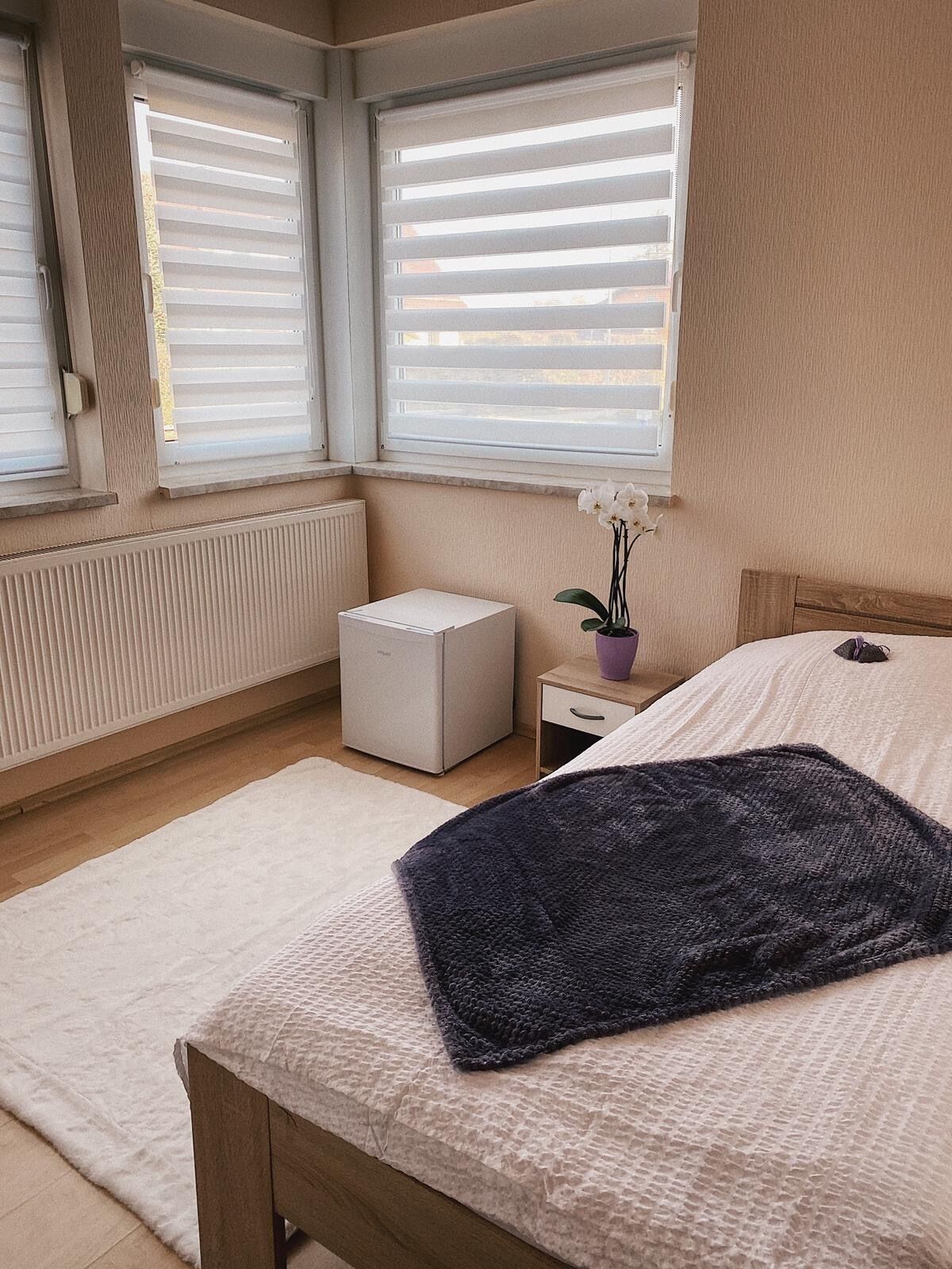 Comfort-Einzelzimmer | Schreibtisch