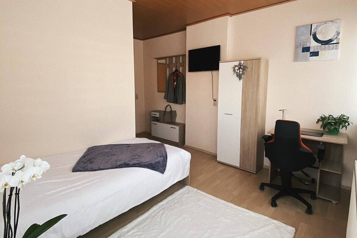 Yhden hengen comfort-huone | Työpöytä