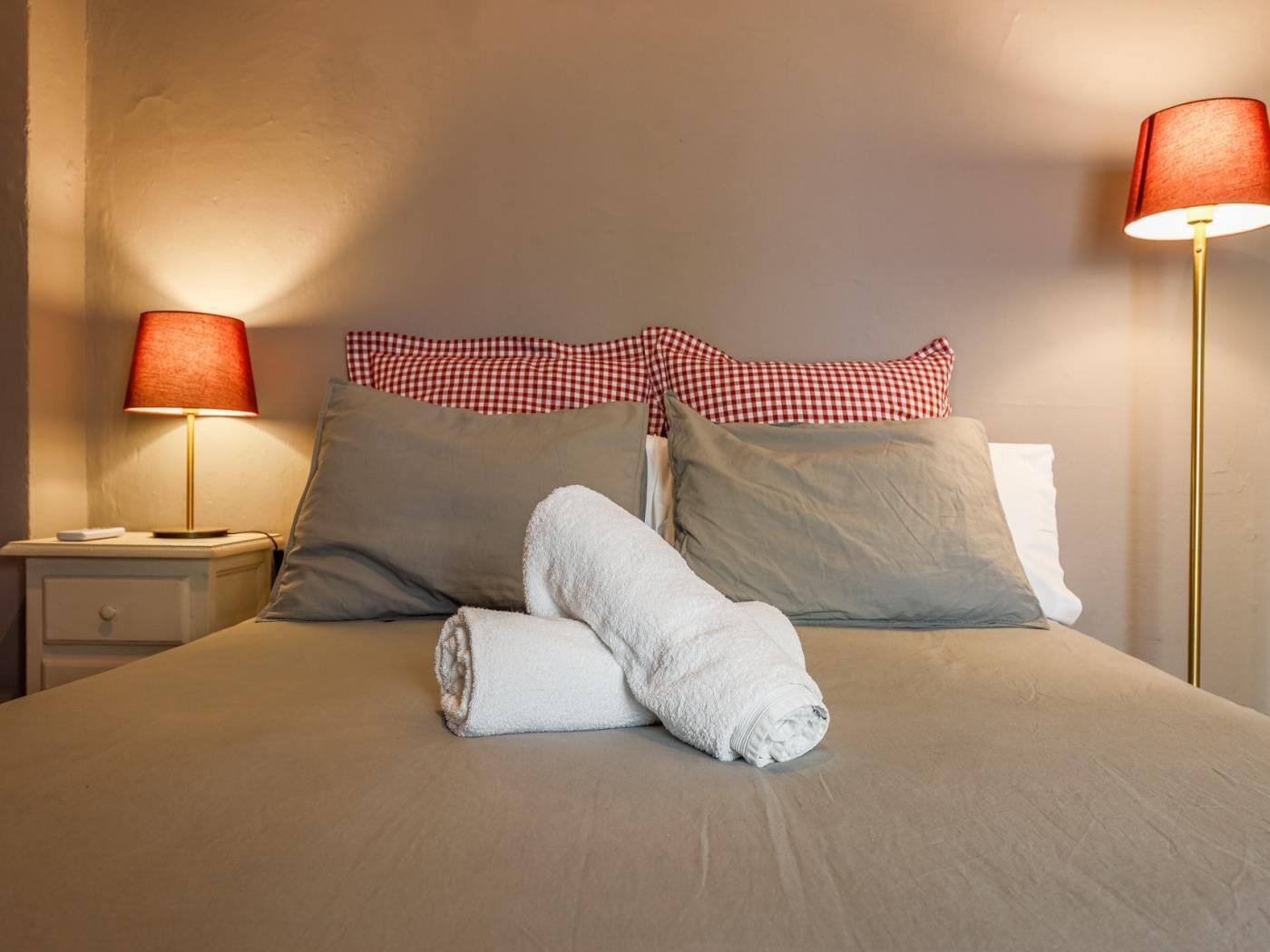 2 chambres, fer et planche à repasser, accès Internet, draps fournis