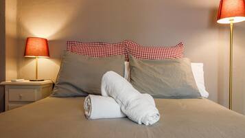 2 chambres, fer et planche Ă repasser, accĂšs Internet, draps fournis