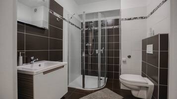 Apartment (Queen) | Bathroom | Shower, designer toiletries, hair dryer, bathrobes