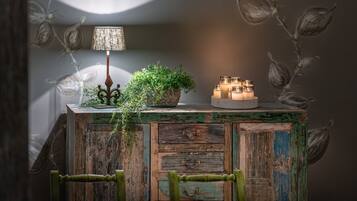 Apartment (Queen) | 1 bedroom, desk, blackout curtains, free cots/infant beds