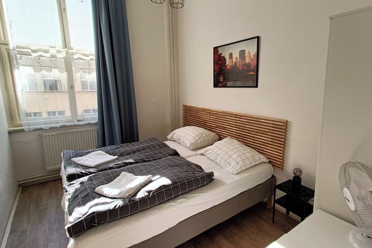 Free WiFi, bed sheets