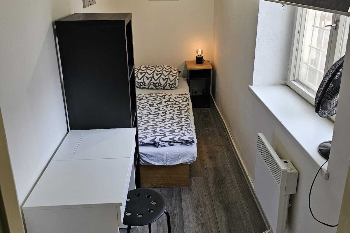 Basic Single Room (Bathroom/Kitchen shared) | Free WiFi, bed sheets