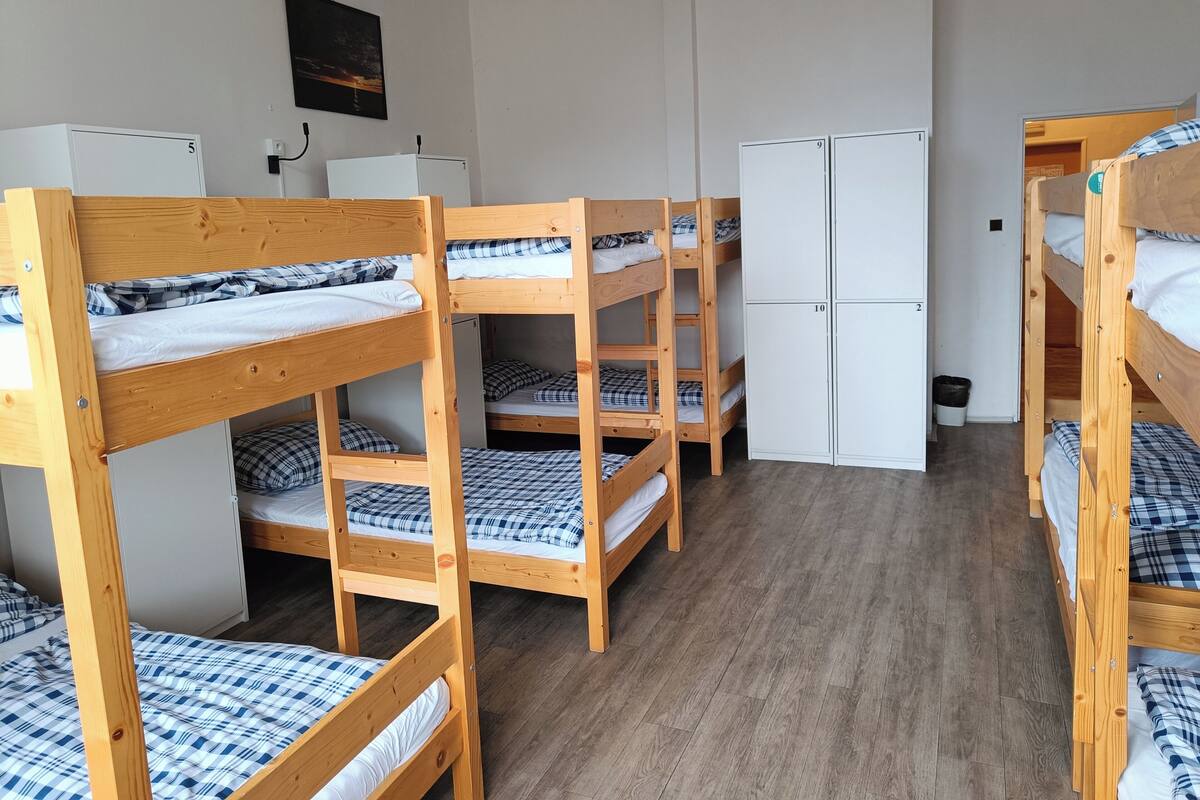基本共用宿舍 (10-Bed Mixed, Bathroom/Kitchen shared) | 免費無線上網、床單