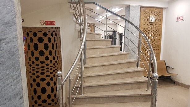 Staircase - HOTEL LEO (New Delhi)