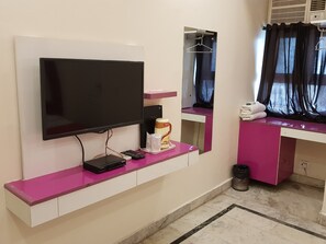 Executive Double Room | Room amenity - HOTEL LEO (New Delhi)