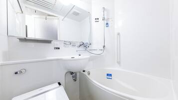 Duschwanne, kostenlose Toilettenartikel, Haartrockner, Hausschuhe