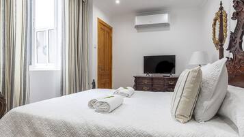 1 slaapkamer, een strijkplank/strijkijzer, internet, beddengoed