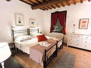 9 Schlafzimmer, kostenlose Babybetten, Bettwäsche