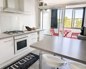 Fridge, microwave, oven, stovetop