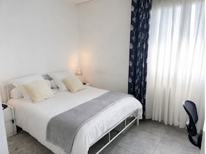 2 bedrooms, desk, iron/ironing board, free WiFi