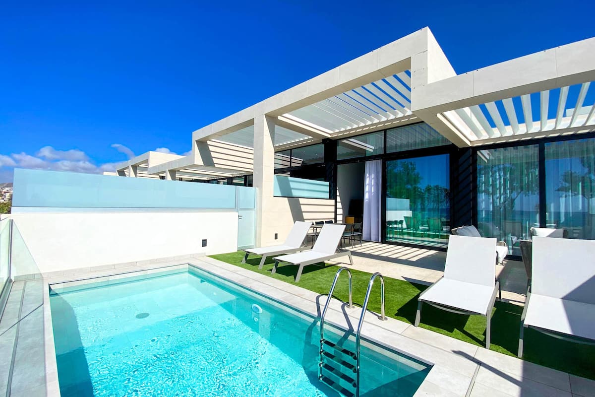 Private pool