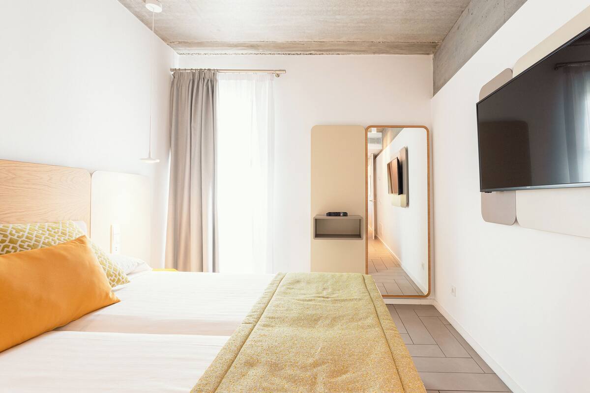 Zimmersafe, Schreibtisch, kostenlose Babybetten, kostenloses WLAN