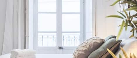 Strykejern/-brett, internettilgang og sengetøy