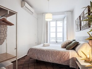 Bügeleisen/Bügelbrett, Internetzugang, Bettwäsche