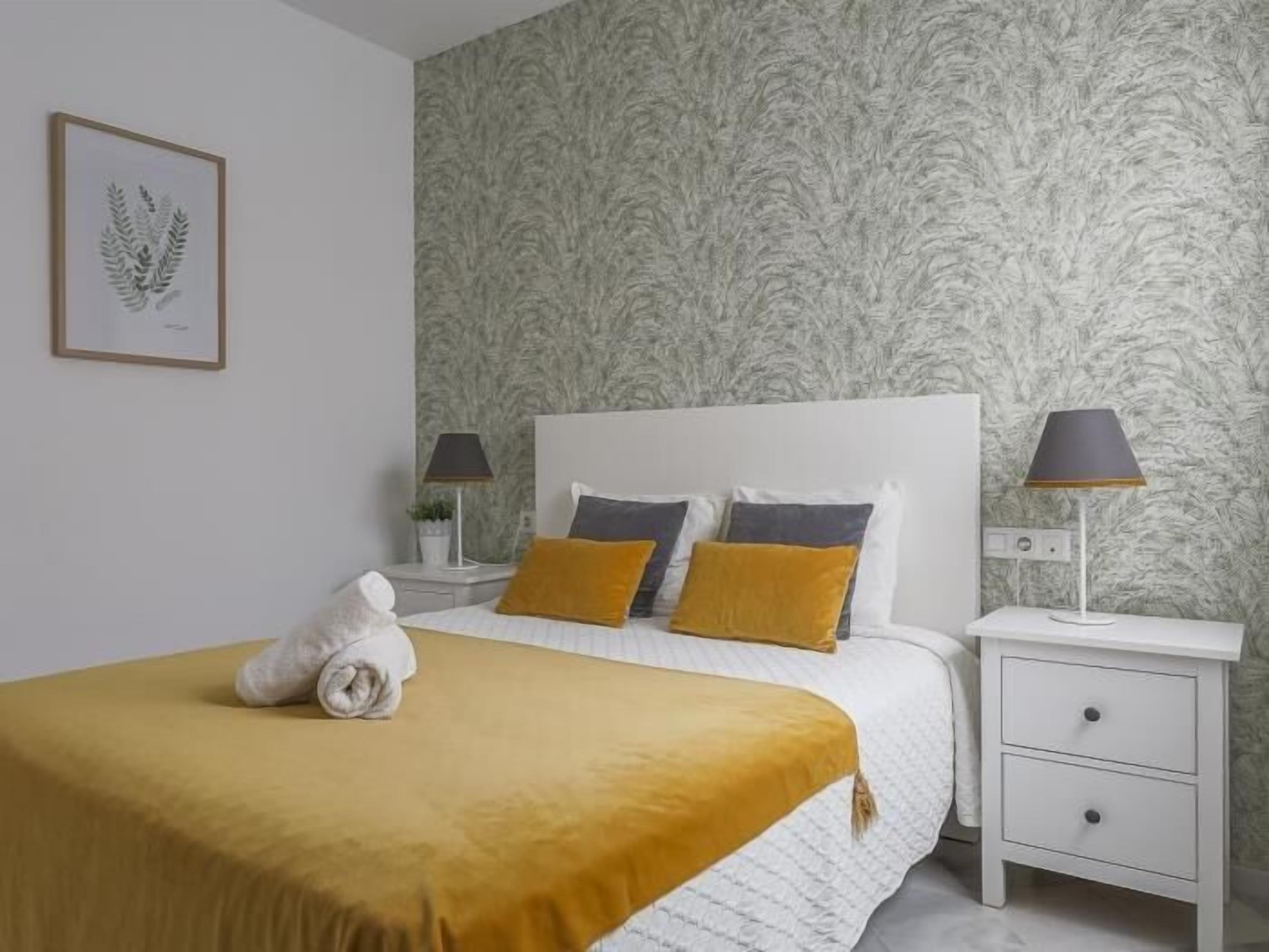 2 slaapkamers, een strijkplank/strijkijzer, internet, beddengoed