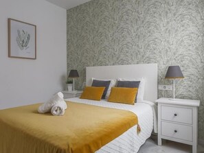 2 soverom, strykejern/-brett, internettilgang og sengetøy