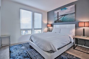 2 slaapkamers, een strijkplank/strijkijzer, beddengoed