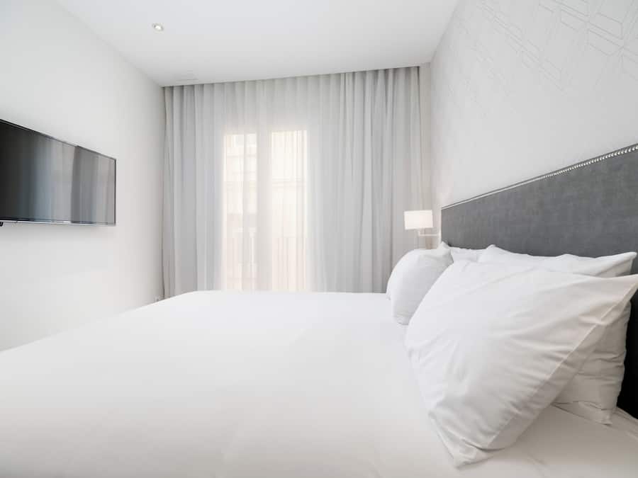 Studio | Down comforters, in-room safe, blackout drapes, iron/ironing board