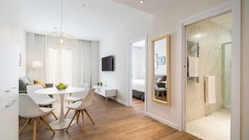 Gebar bulu kapas, peti besi dalam bilik, langsir/tirai gelap terus