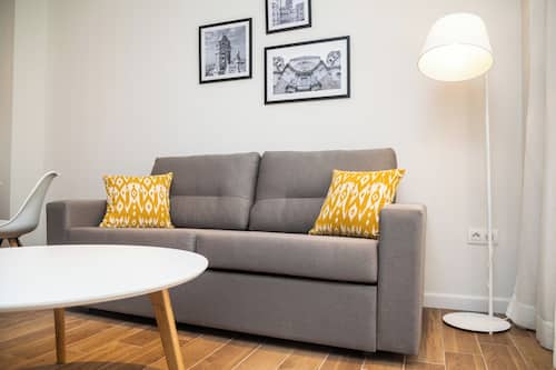 Cobrellits, caixa forta a l'habitació i cortines opaques