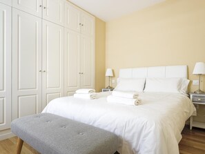 2 bedrooms, iron/ironing board, internet, bed sheets