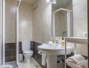 Baignoire, serviettes fournies