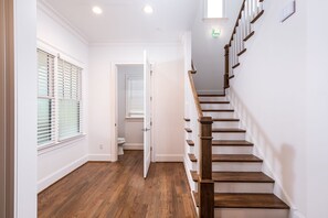 Interior - Oakhurst Cottage #3 Close to Uptown Charlotte3 (Charlotte)