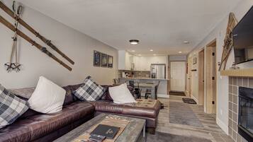 Condo, 2 Bedrooms | Living area