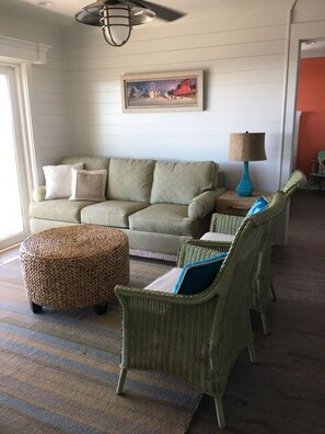 House, 4 Bedrooms | Living area