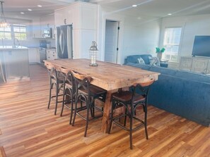 บ้านพัก, 6 ห้องนอน | ร้านอาหาร