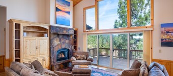 Tahoe Donner Pinnacle Loop Mountain 5 Bedroom Home by RedAwning