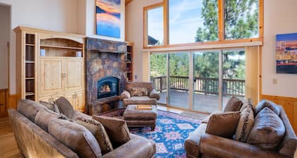 Tahoe Donner Pinnacle Loop Mountain 5 Bedroom Home by RedAwning