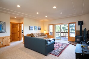 單棟房屋, 4 間臥室 | 客廳 | 智能電視