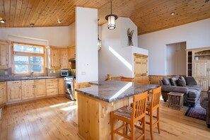 House, 4 Bedrooms | Private kitchen | Fridge, microwave, oven, dishwasher - Tahoe Donner Pinnacle Loop Mountain 5 Bedroom Home by RedAwning (Truckee)