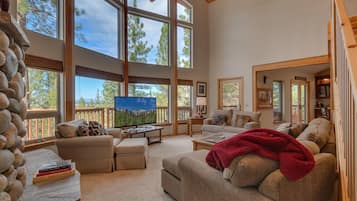 Huis, 4 slaapkamers | Woonruimte | Een televisie