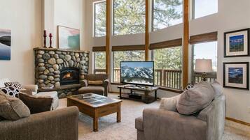 House, 4 Bedrooms | Living area | TV