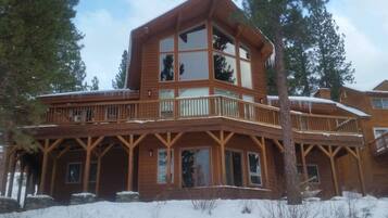 Talo, 4 makuuhuonetta | Ulkopuoli