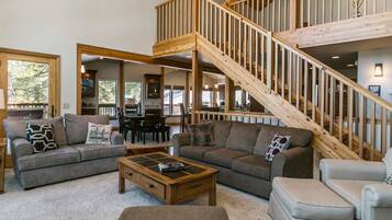 Huis, 4 slaapkamers | Woonruimte | Een televisie