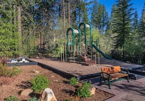 House, 4 Bedrooms | Children's area