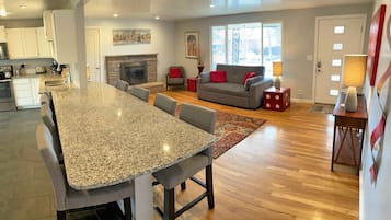 Rumah, beberapa kamar | Dapur pribadi | Lemari es, microwave, oven, dan kompor