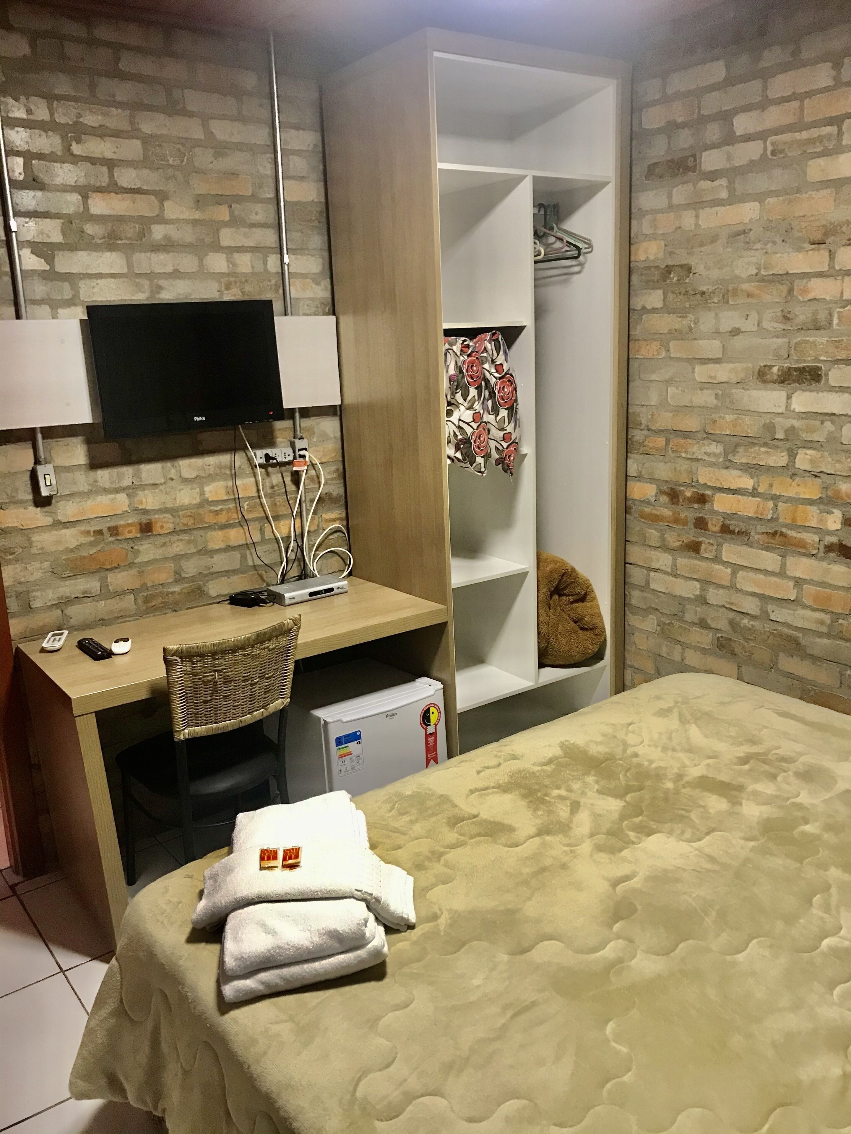 Soundproofing, free WiFi, bed sheets